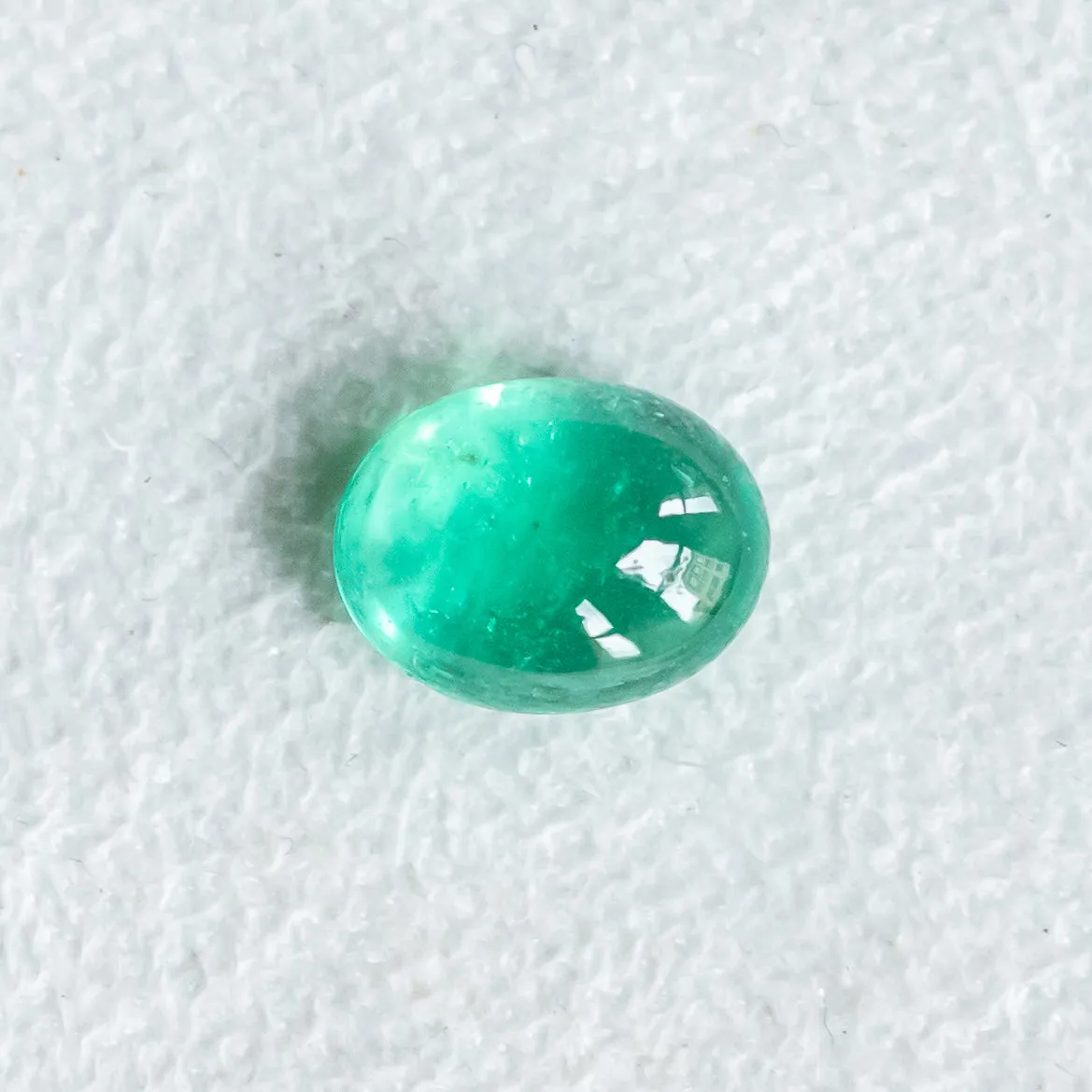 1.76CT OVAL CABOCHON ZAMBIAN EMERALD, NEON GREEN, 8.85X6.81X4.31MM