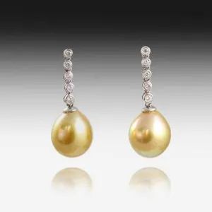 18KT WHITE GOLD DIAMOND EARRINGS WITH GOLDEN PEARLS