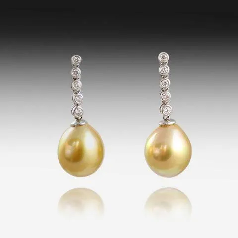 18KT WHITE GOLD DIAMOND EARRINGS WITH GOLDEN PEARLS