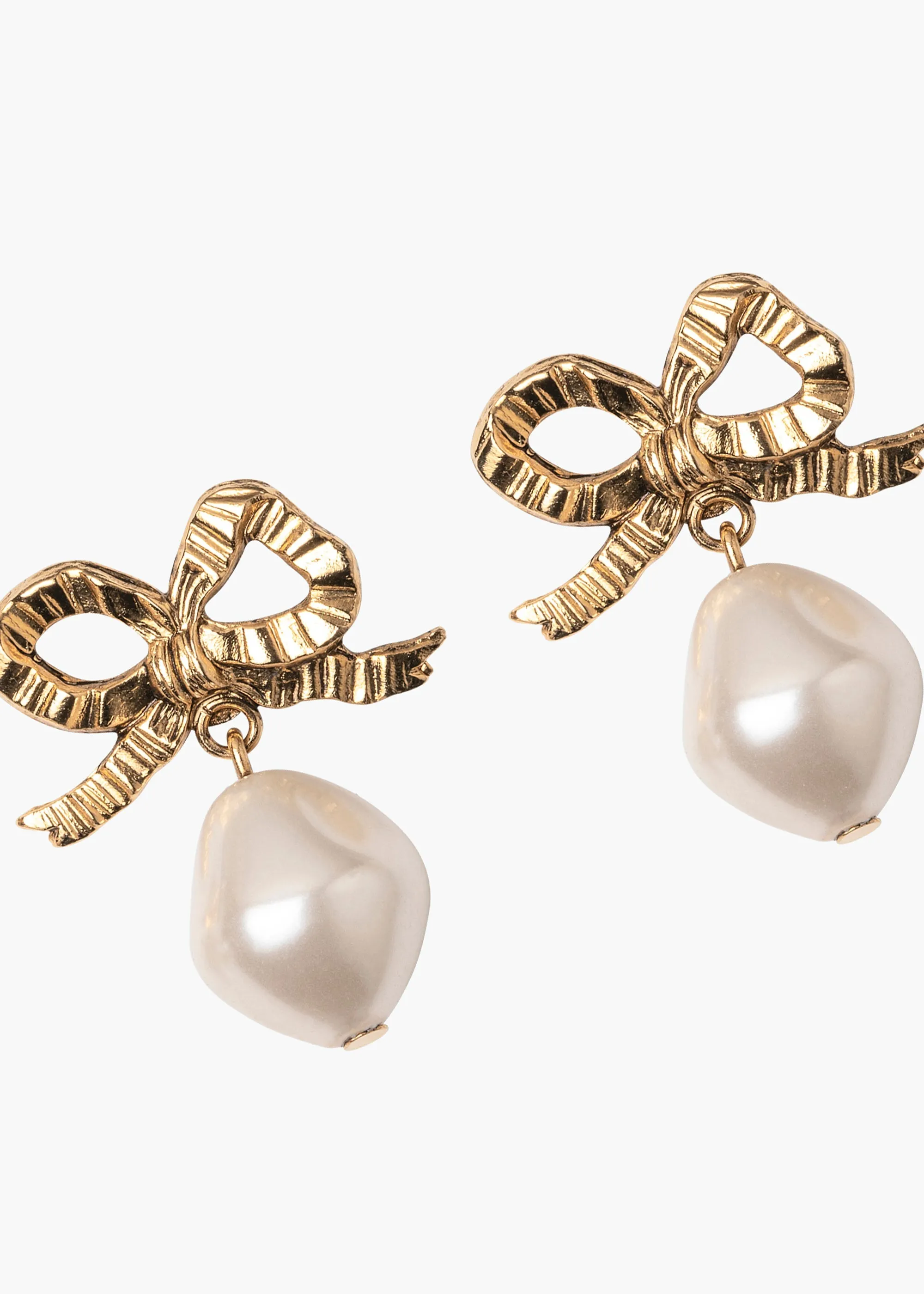 Khloe Earrings -- Pearl