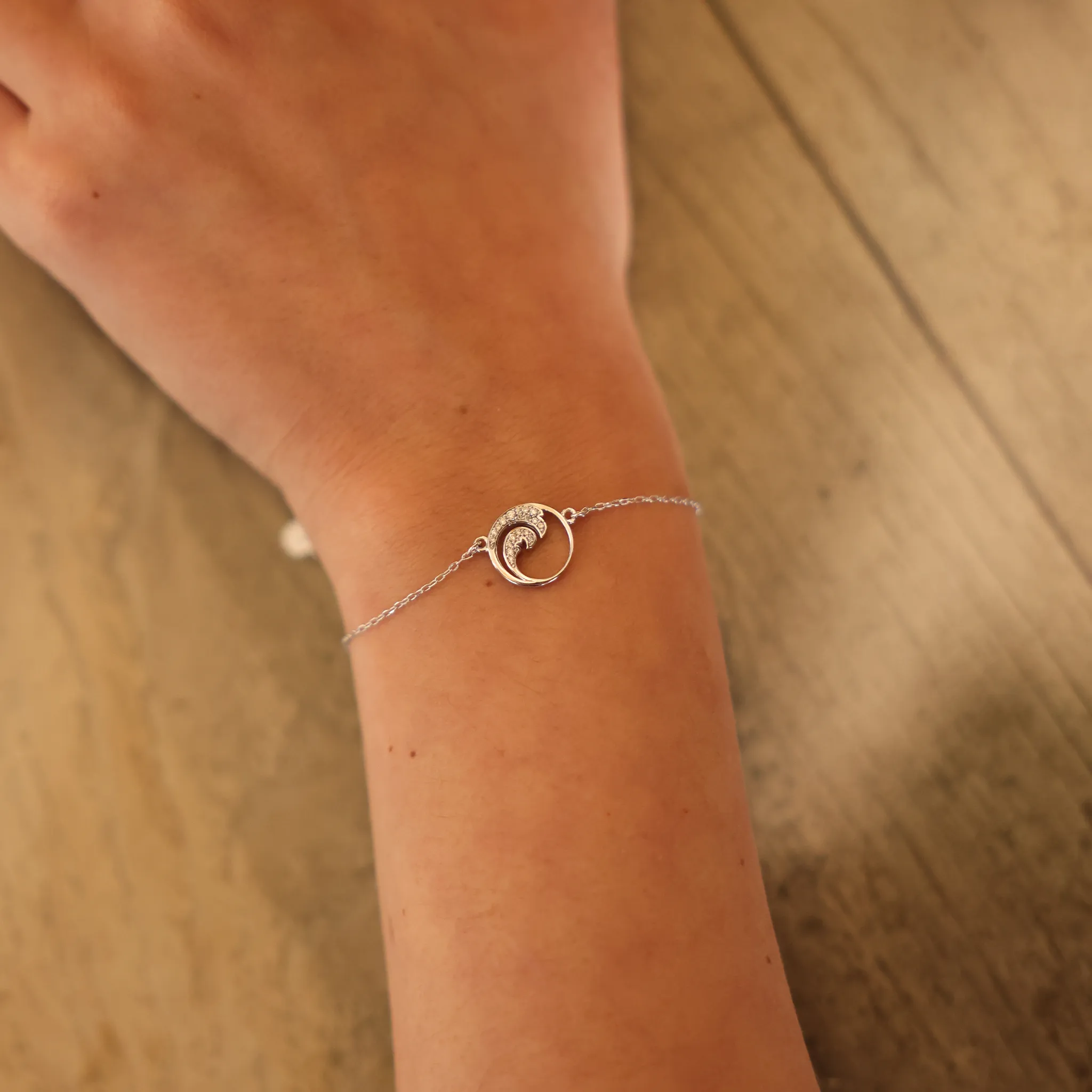 Nalu Bracelet in White Gold with Diamonds - Size 7-7.5"