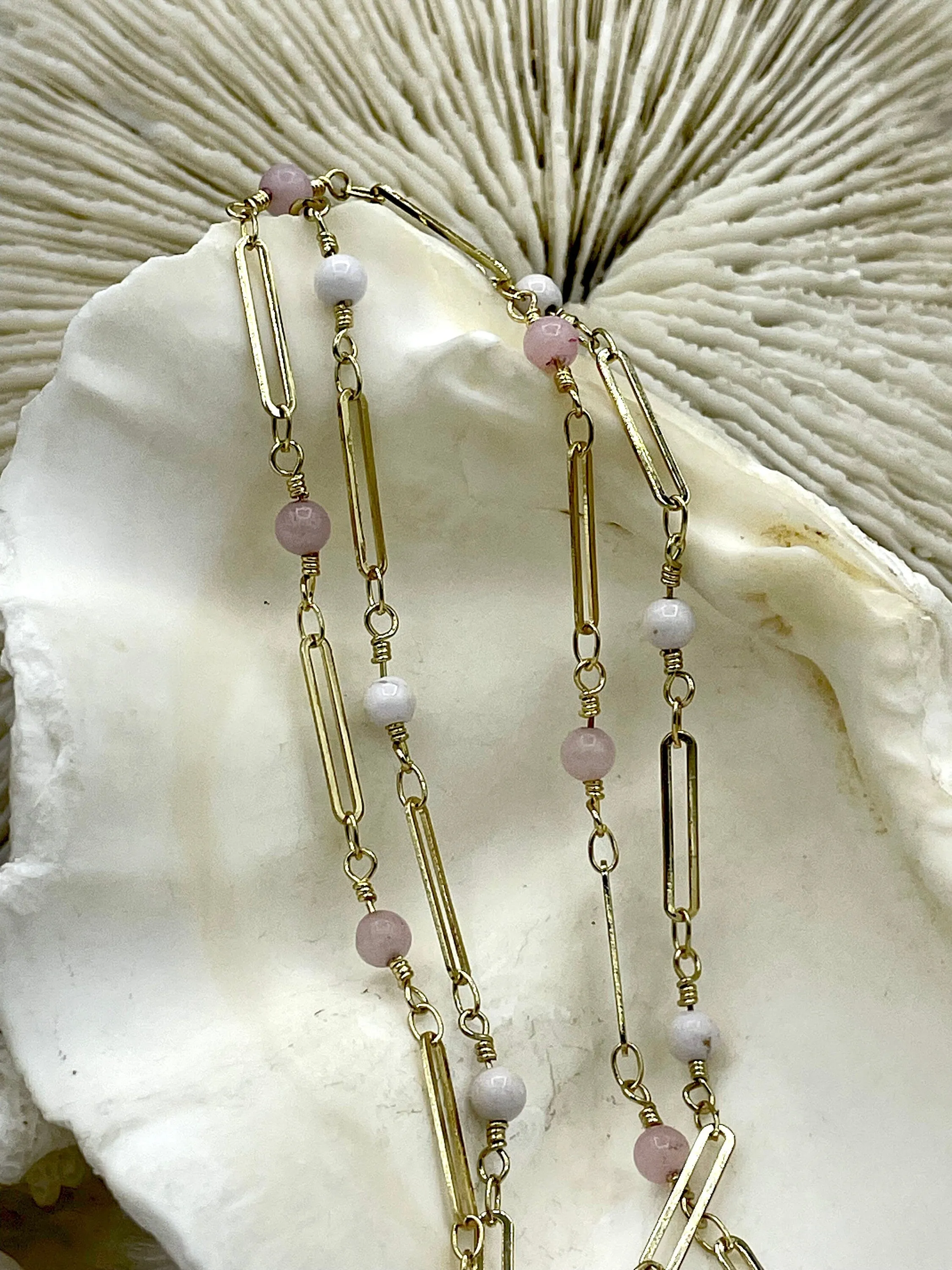 Rose Quartz and Howlite Rosary Chain, Gold wire links, plated brass, 4.5mm round stone beaded chain, sold by the foot, Fast Ship