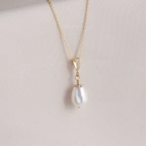 White Pear Pearl & Gold Necklace